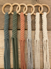 Load image into Gallery viewer, macramé crown knot plant hanger

